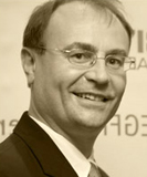Portrait photo Professor Heinz-Josef Lenz
