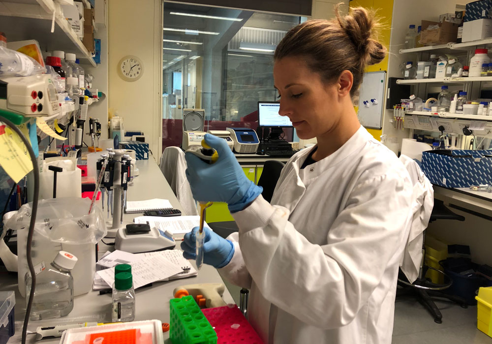Photo of medium hair girl working in lab